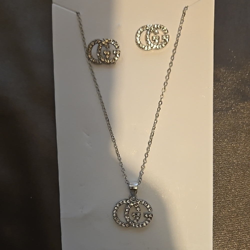 Elegant Silver Necklace and Earring Set